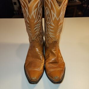 Men's Justin Cowboy boots, size 10 1/2 D, caramel brown color